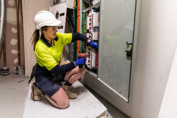 Best Licensed Electrician  in Waverly, IL